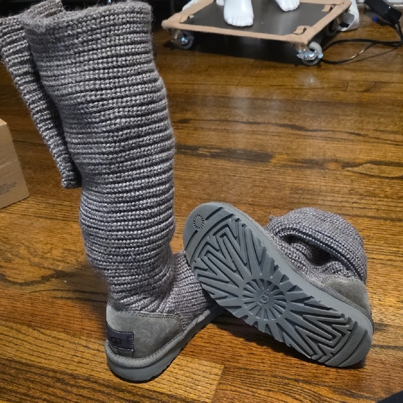 UGG Gray Knit Boots - Picture 4 of 5